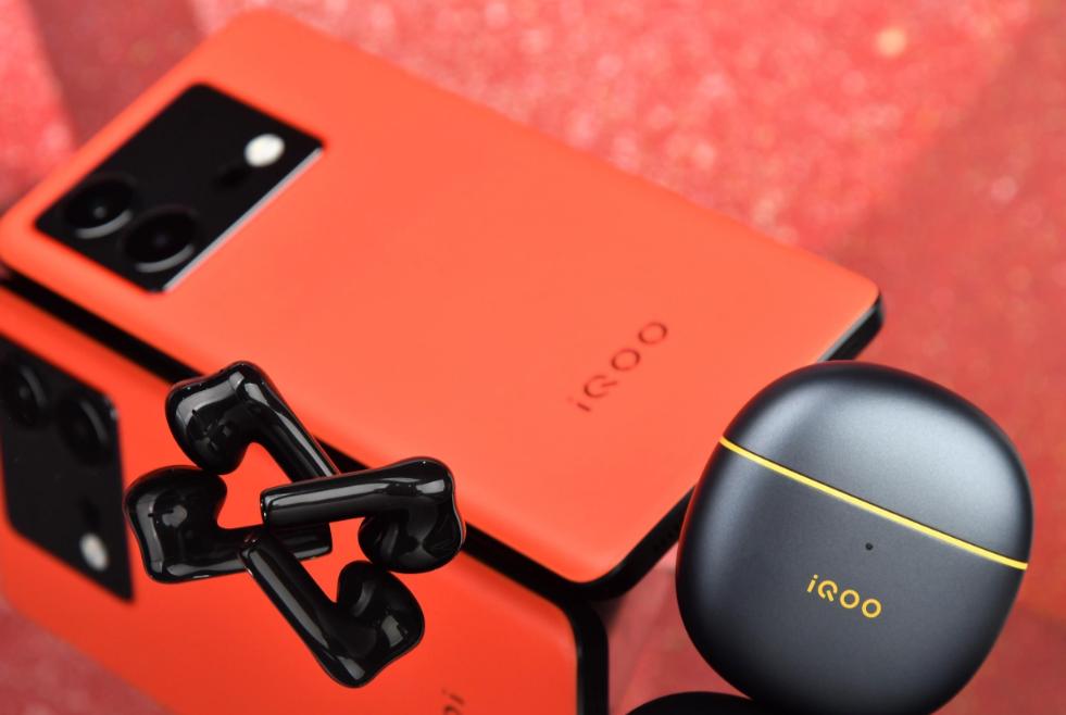 iqoo8pro对比vivox70pro+,iqoo8pro王者最高画质