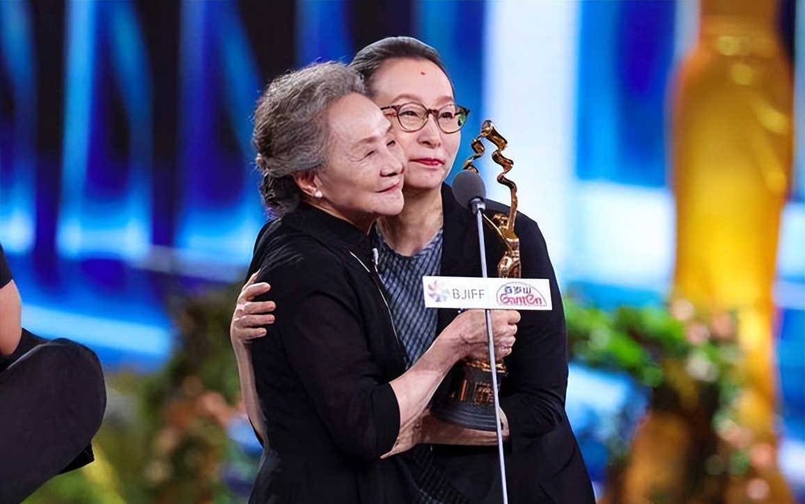 金鸡奖朱一龙获奖前描述,金鸡奖朱一龙获奖现场