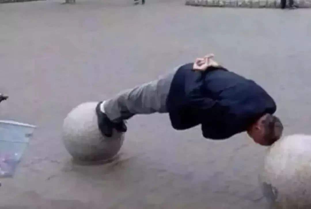 公园里那些隐藏的民间高手,盘点公园硬核健身大爷