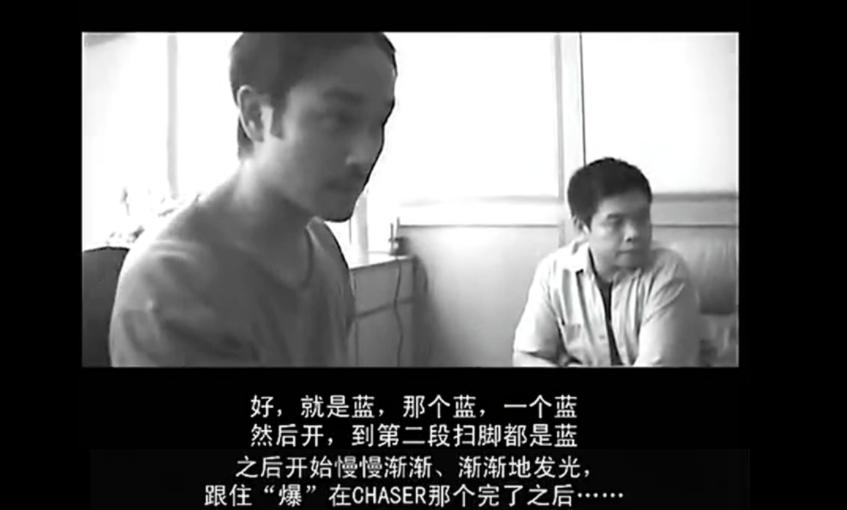 他穿深V露背装，和歌迷开黄色笑话，没被封号还引千万人点赞？