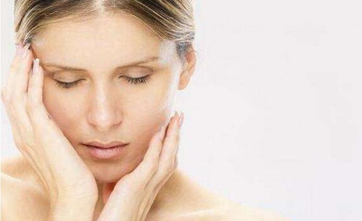 一脱秋裤皮屑满地飞,一脱秋裤就皮屑满天飞