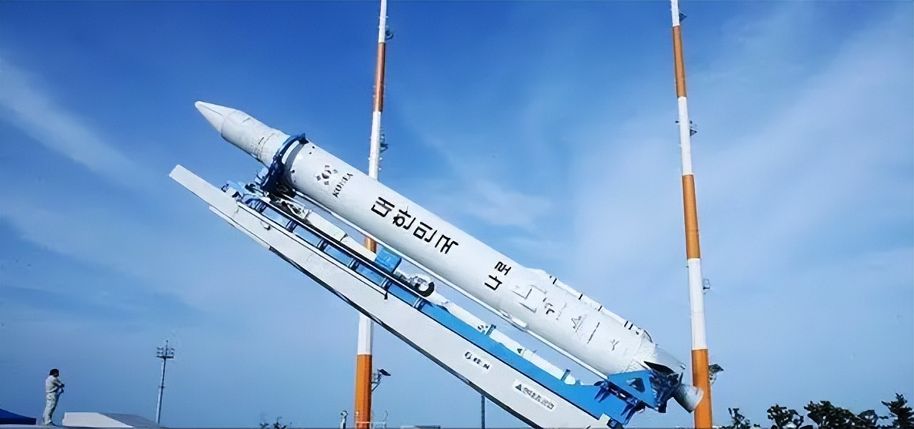 朝鲜发射火箭经过朝鲜的上空吗,朝鲜发射了三枚导弹最近新闻