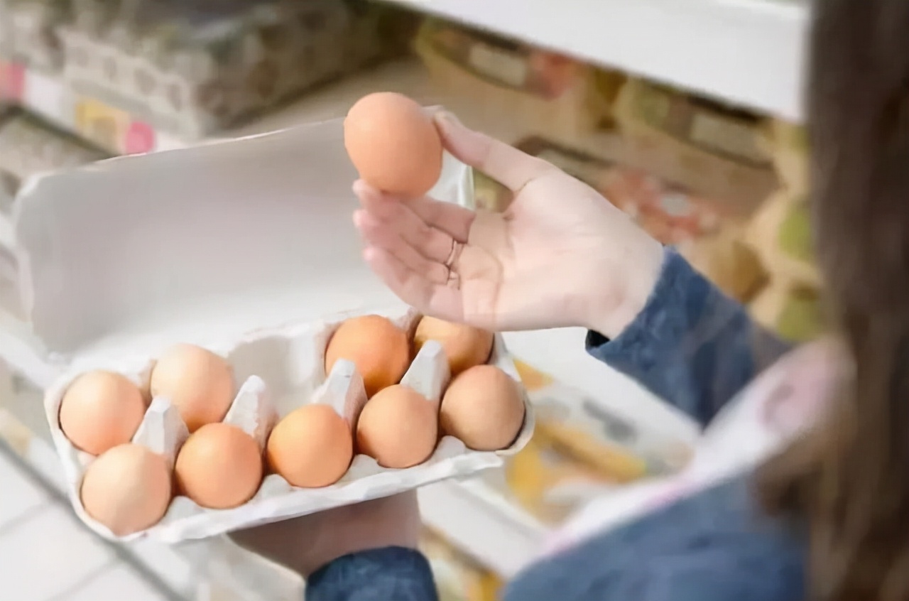 医生建议停止食用比味精还伤骨骼,水煮鸡蛋对肝脏有危害吗
