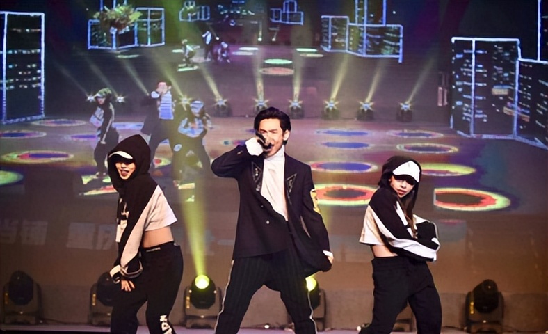 披哥温兆伦视频,披哥杜德伟出场