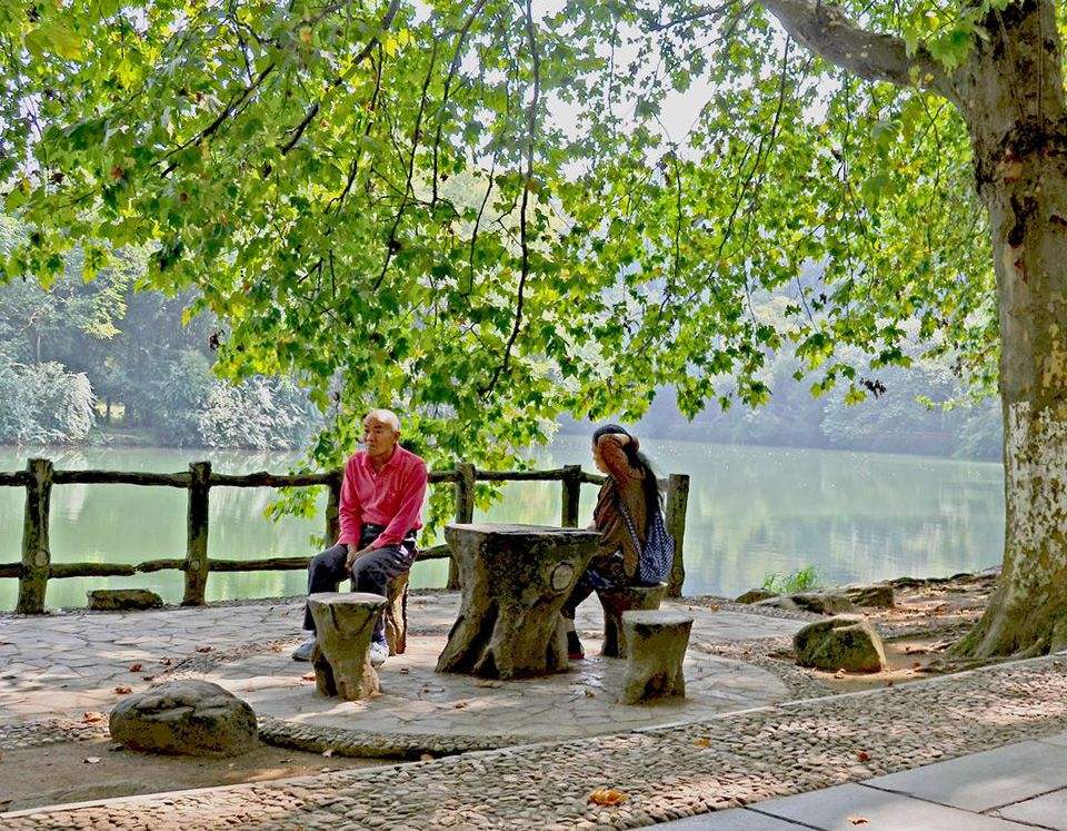 为什么有的家庭很有钱有的很穷,家庭年收入20万为什么感觉很穷