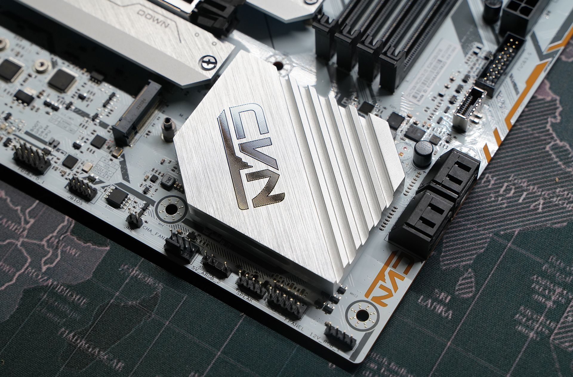 z790主板七彩虹搭什么cpu,七彩虹z790冰霜巡洋舰搭配什么cpu