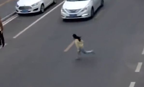 爸爸以为孩子落水原视频,湖南儿子落水父亲营救遇难