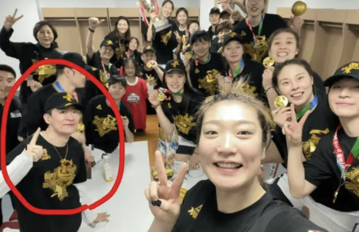 女篮李梦与领队张隆之间的关系,女篮前领队张隆被曝出轨