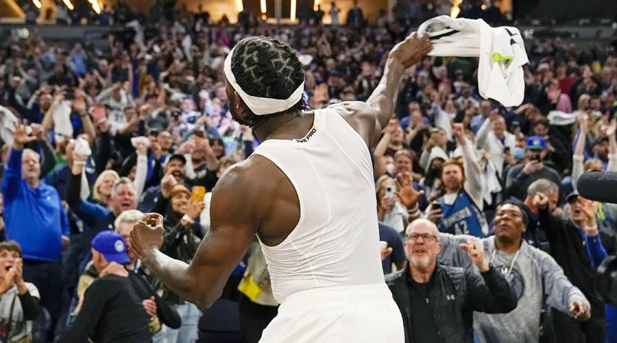 一只狗带领一群狼,关于一只狗带领一群狼的电影