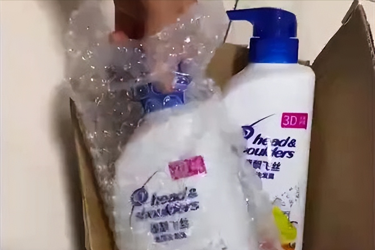 买家网络购物收到潘飘飞丝洗发水,女子网上买洗发水买到潘飘飞丝