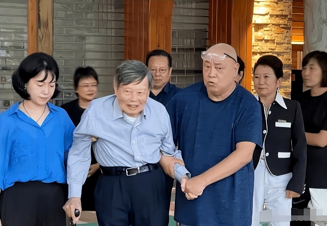 翁帆对95岁杨振宁有多少爱情,翁帆把杨振宁照顾得很好