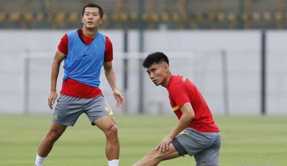 广州队主教练郑智辞职,郑智出任广州足球俱乐部主教练