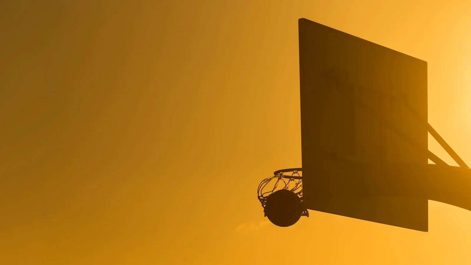 q1奇迹2年无球打昨晚打出一流中锋表现1个21和三个3分打脸郑永刚