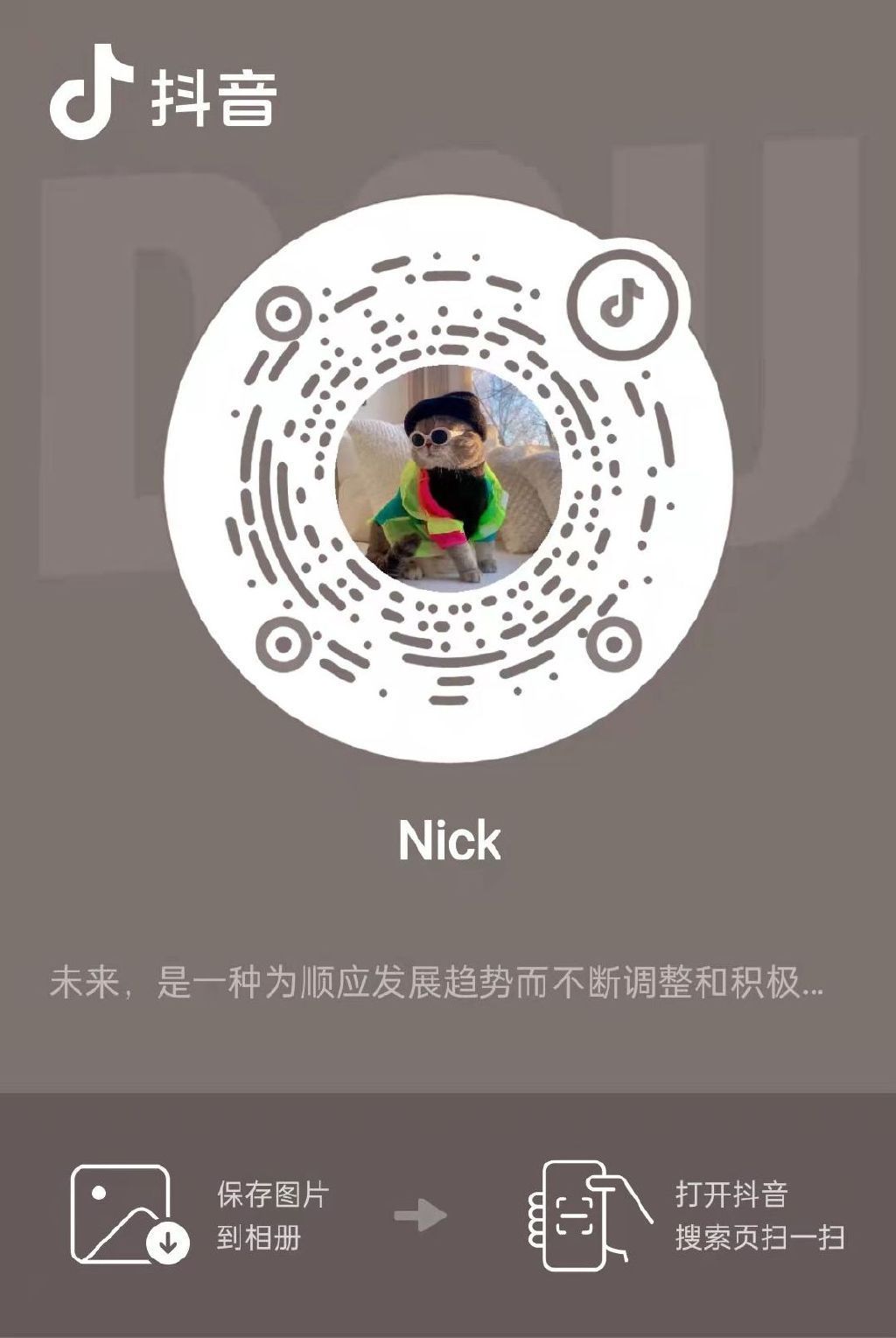 猫咪切洋葱哭了视频,猫咪看主人切洋葱眼睛熏哭了