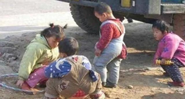 穿开裆裤的宝宝伤不起,穿开裆裤真的对宝宝好吗