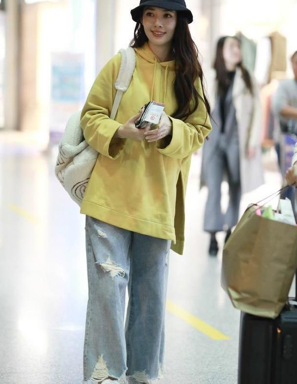 皮肤黑的女生怎么穿搭才好看？皮肤黝黑的姑娘如何打扮才能漂亮？