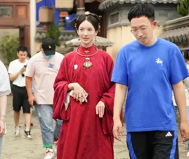 金晨被沈腾调侃,金晨穿衣吓坏沈腾