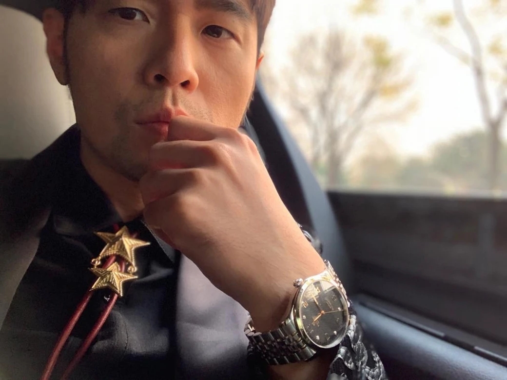 男表女戴,卡地亚cartier新款山度士情侣腕表