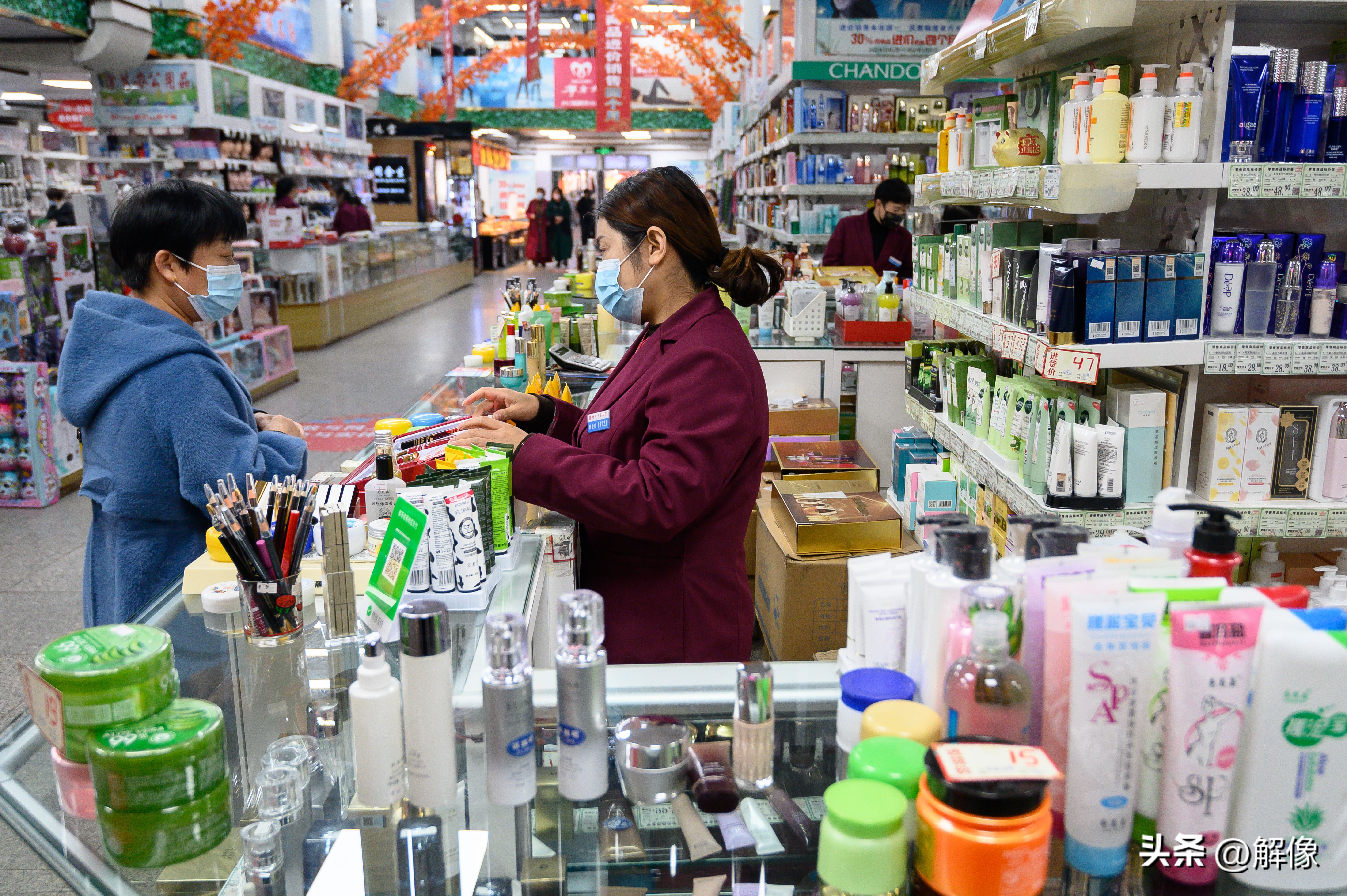 探访太原坚守67年的老百货大楼：小商品一应俱全，纽扣用纸包装