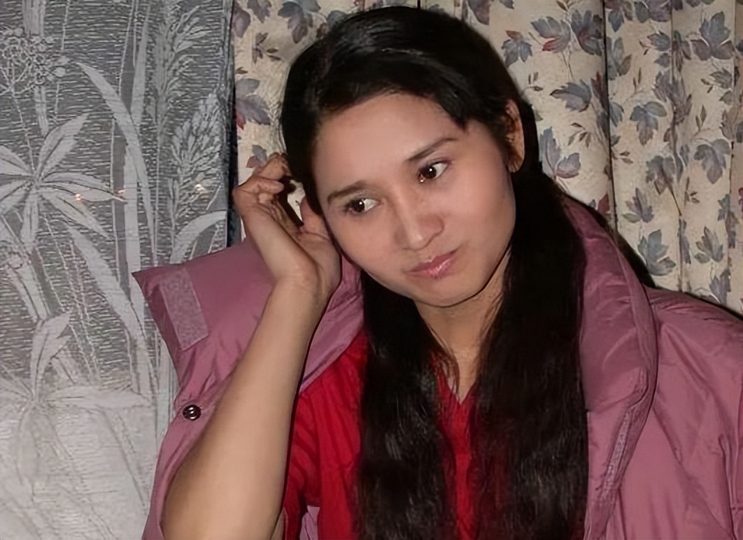 她用20盘录像带揭露和30个导演的“丑事”，退圈20年后又复出了