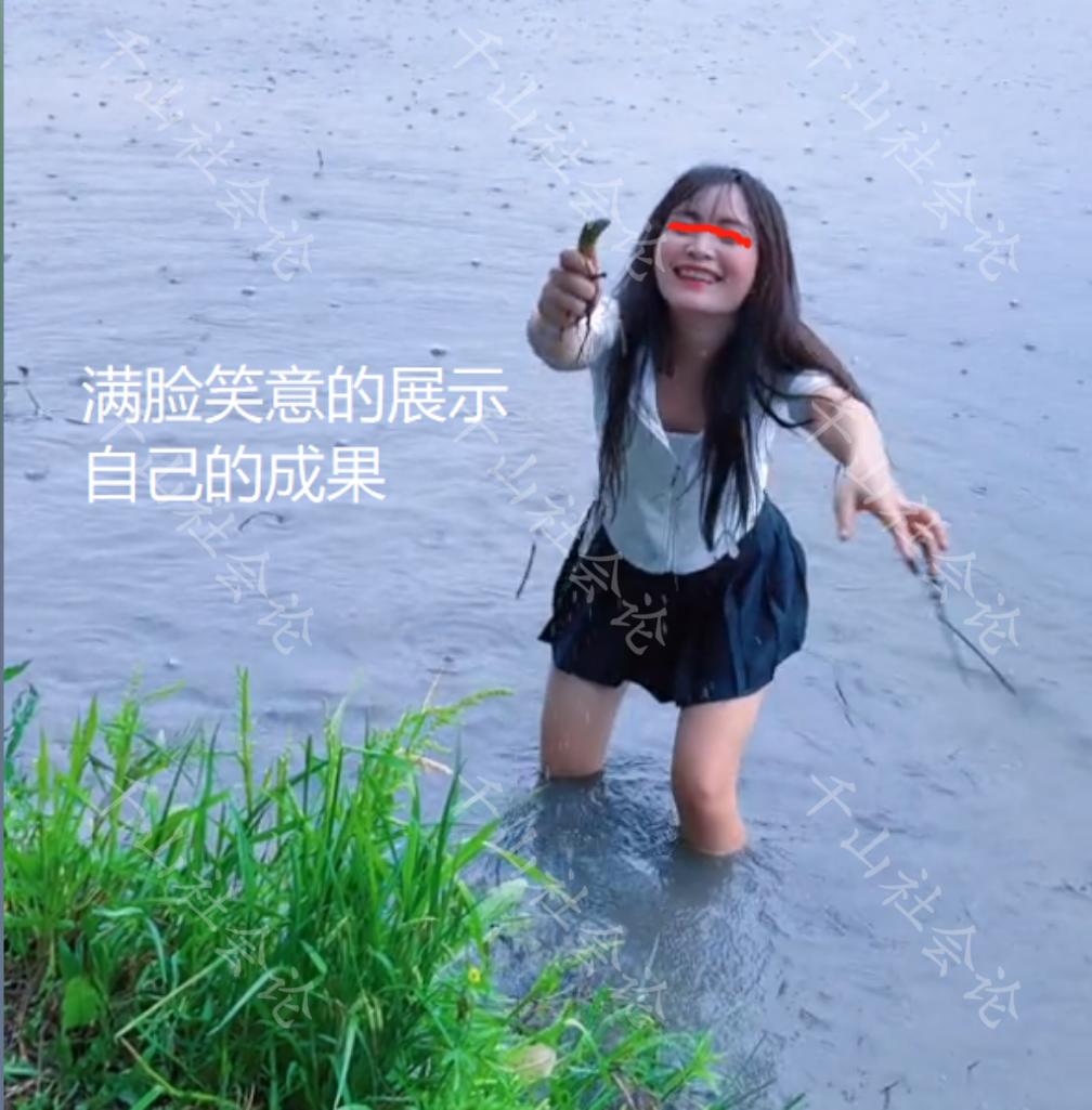 女子抓泥鳅滑落江中,女生下水抓泥鳅