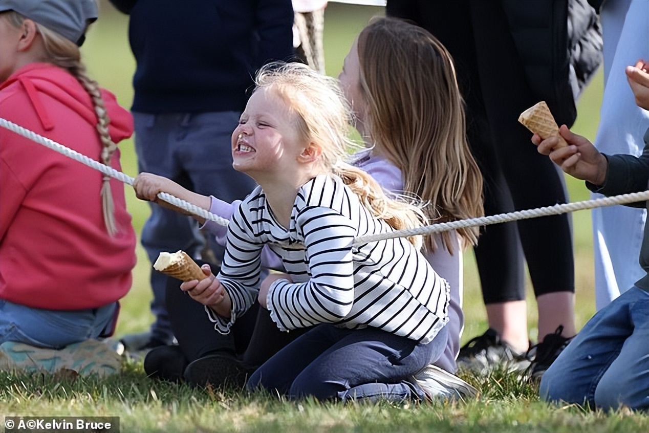 英国女王与乔治六世,英国女王的第八个曾孙