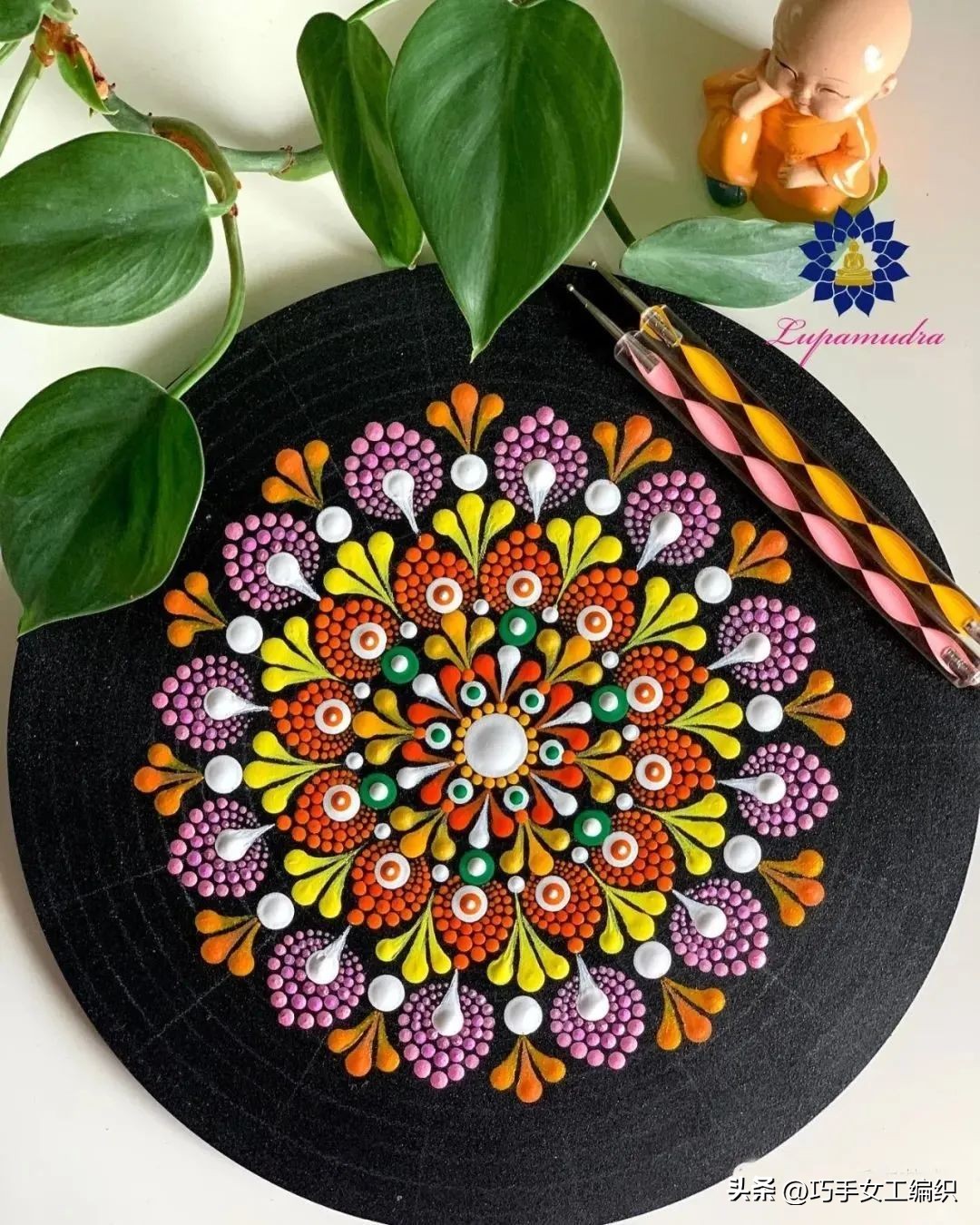 她用粗细不同的铅笔，棉签，牙签，筷子…竟把家里的旧物翻了个新