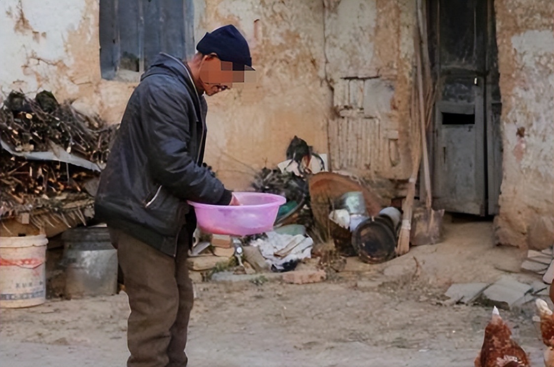 2013年陕西老人花3万多买女婴，半年后却选择报警，哭喊着要退货