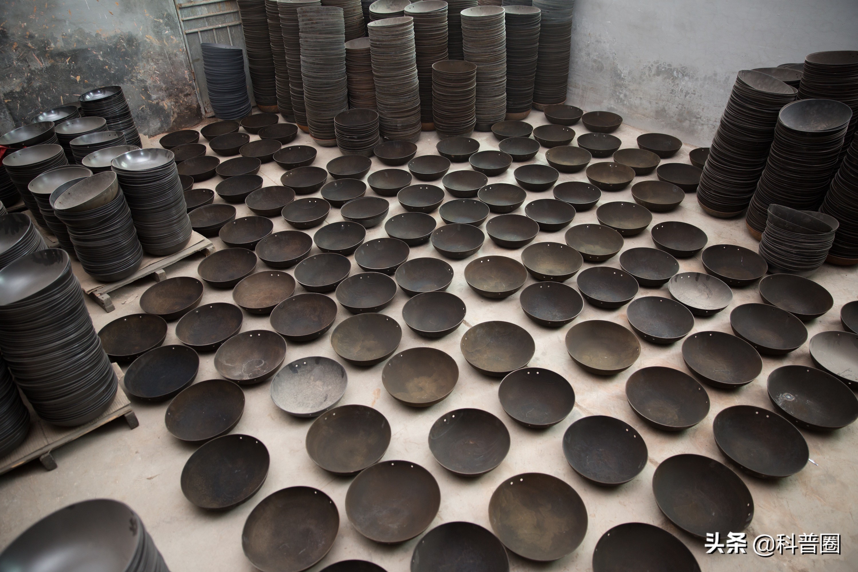 化工桶做的铁锅有毒吗,央视曝光毒铁锅