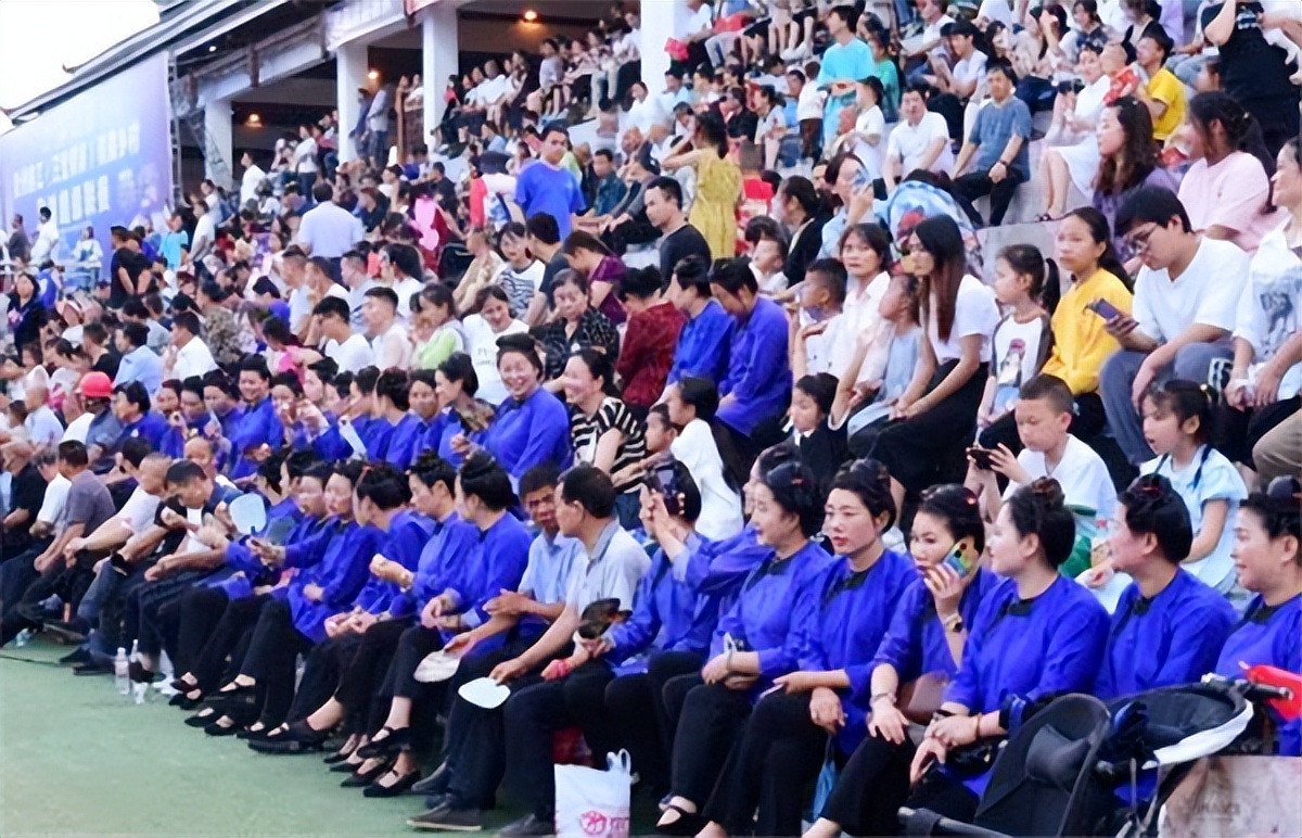 贵州村超联赛双方打架,贵州村超开启中国足球盛世模式