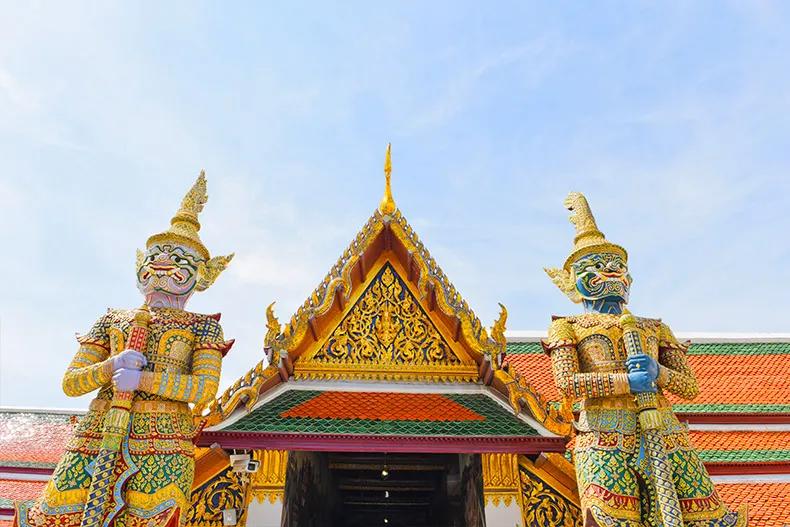 为什么中国人出国旅游都去泰国,为什么全世界游客都喜欢去泰国