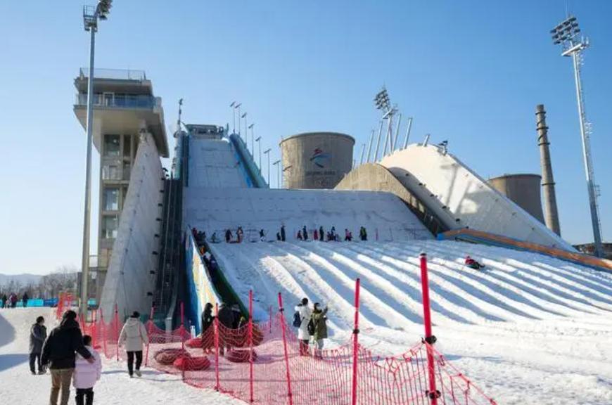 这谁敢想？赢了就有冬奥冠军同等待遇，顶级运动场馆成群众舞台！