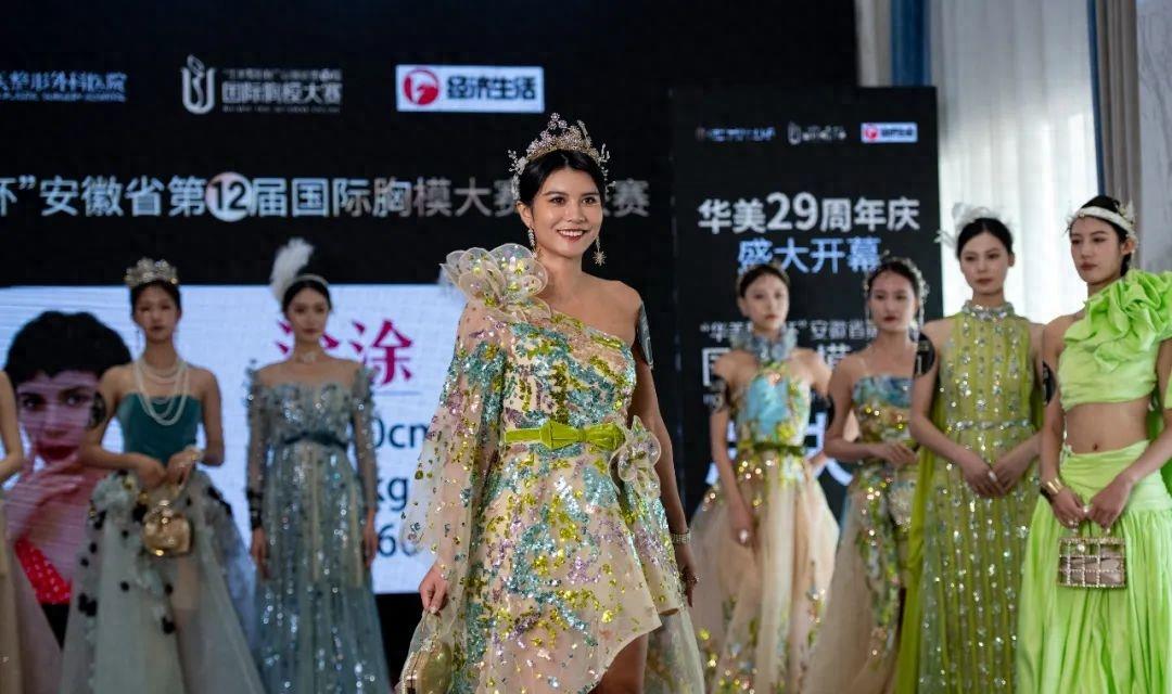 一位女明星隆胸5次,女演员隆胸