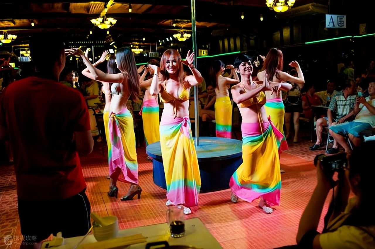 泰国人妖表面光鲜亮丽，实则承受沉重的代价，看完算是涨知识了！