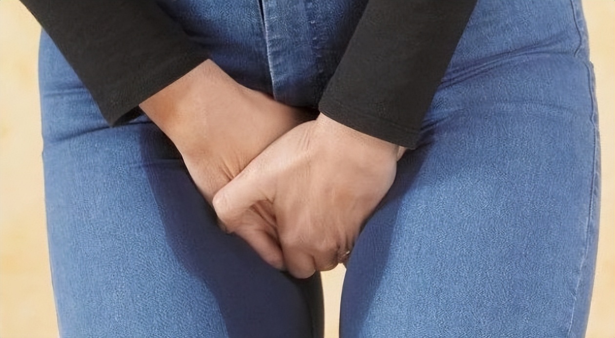 女性大笑就漏尿是什么病,女人大笑漏尿什么情况