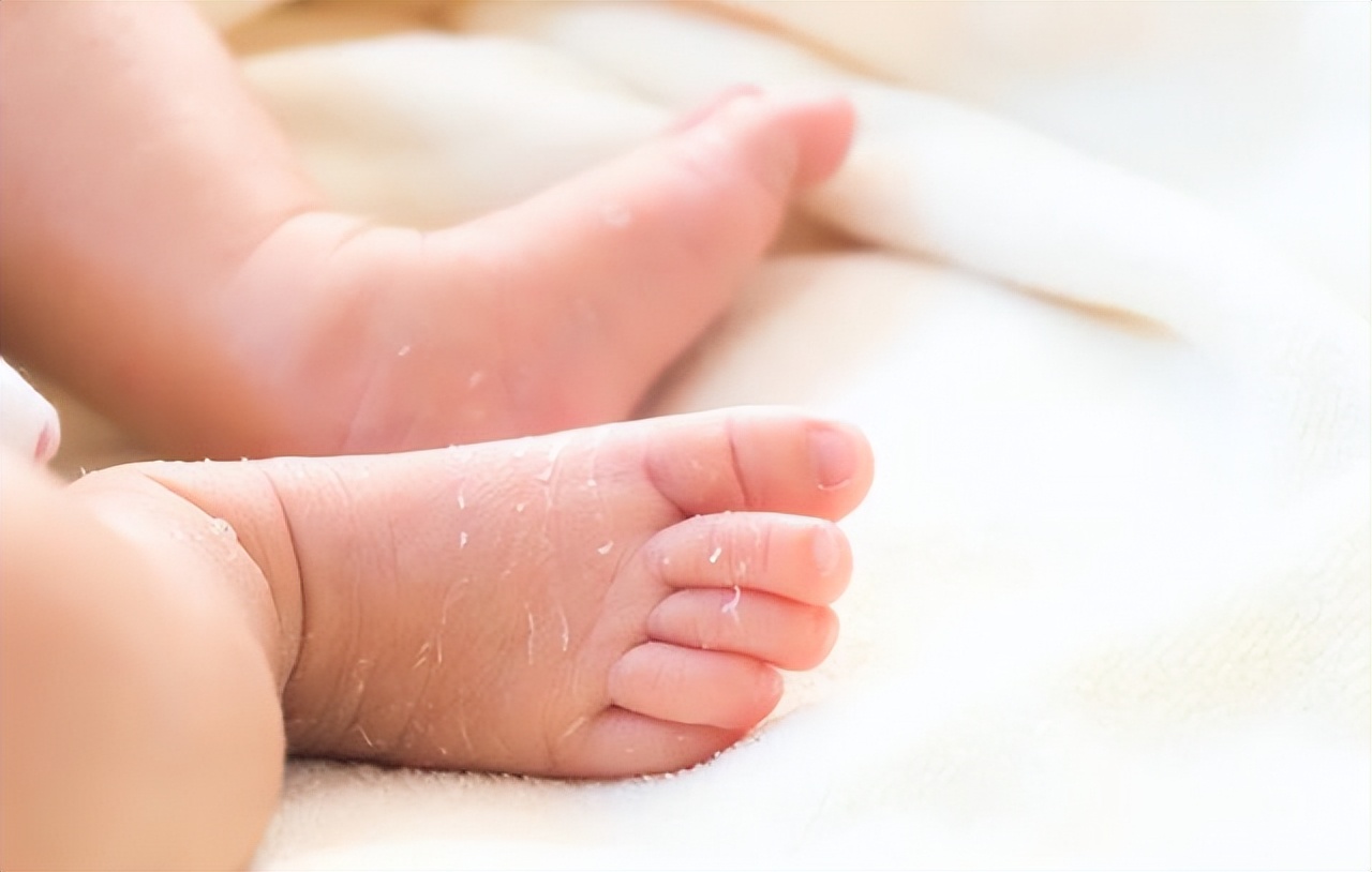 二胎宝妈妙招,二胎孩子吐奶