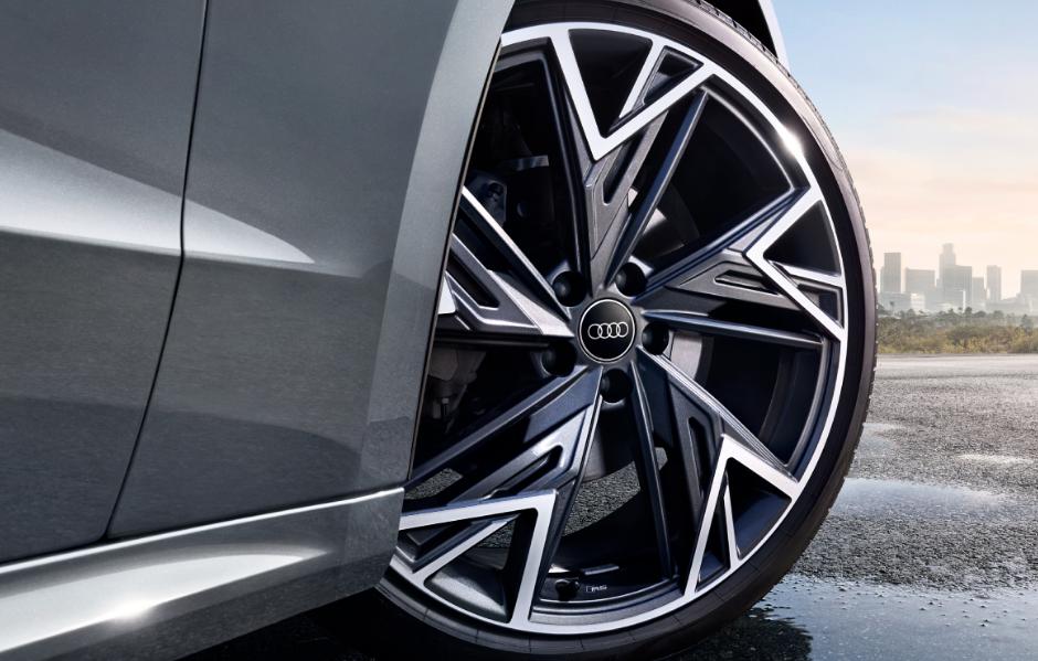 上汽首款国产奥迪a7l正式发布,上汽奥迪a7l全球首试秀