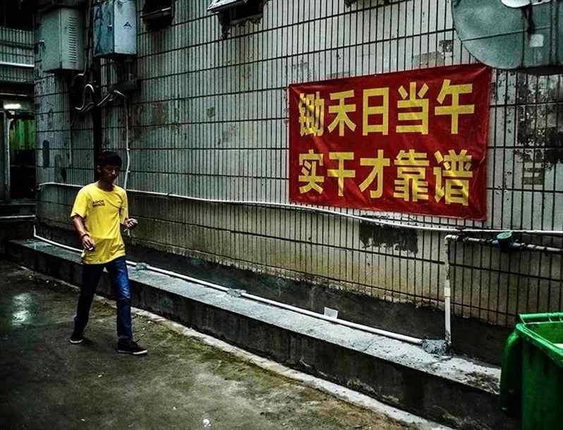 适应不了都市的生活，而选择逃避现实的三和大神是一种怎样的存在