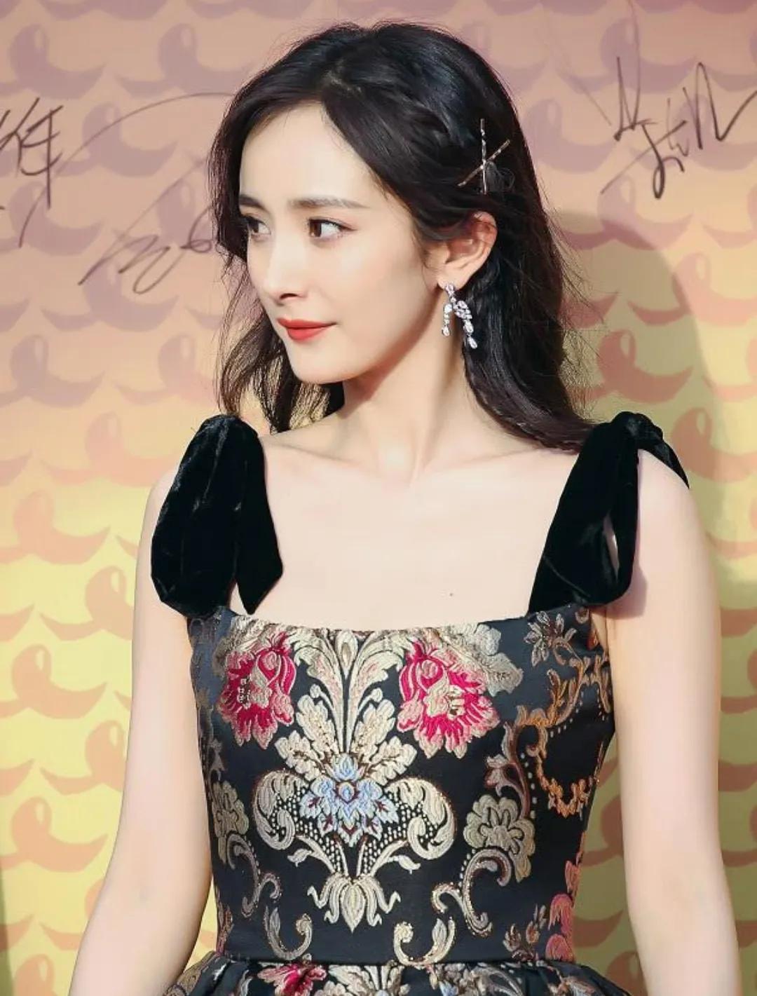 盘点爆火的红毯明星造型,最新女明星红毯惊艳合集