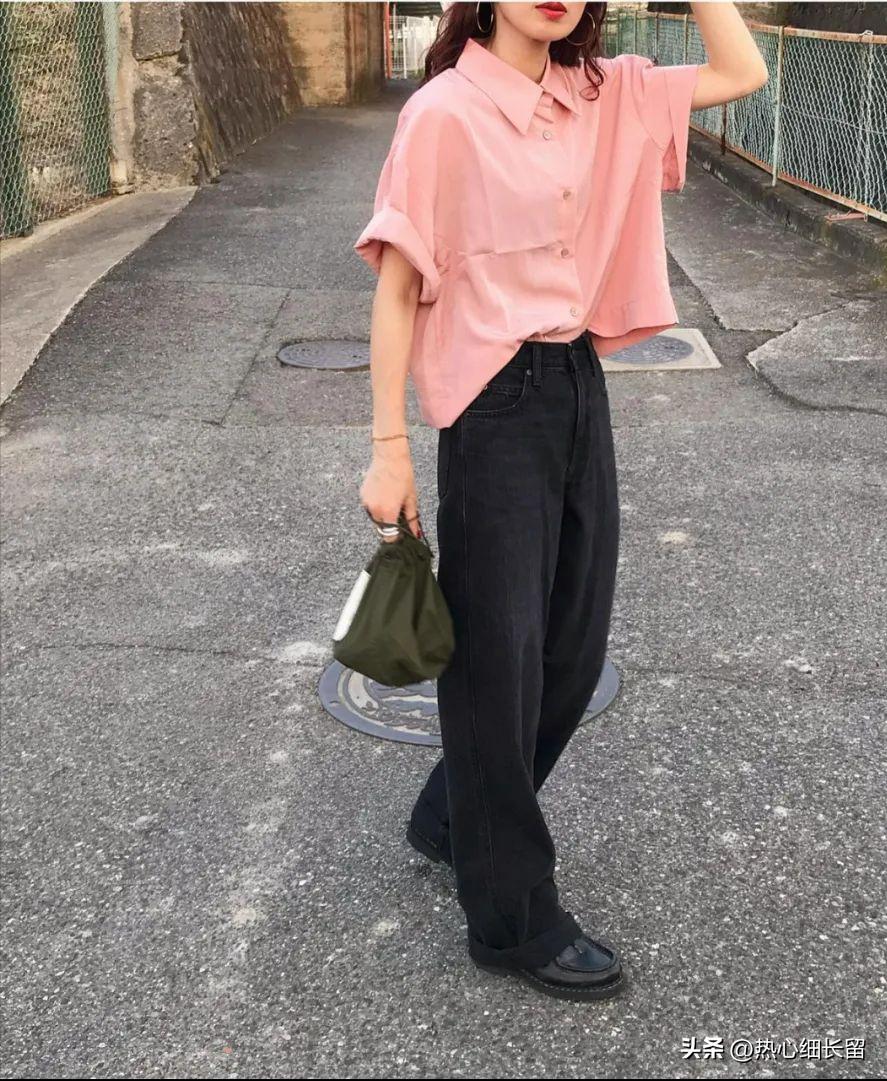 t恤加上立体感强的衬衫气场全开,女式短袖t恤衬衫