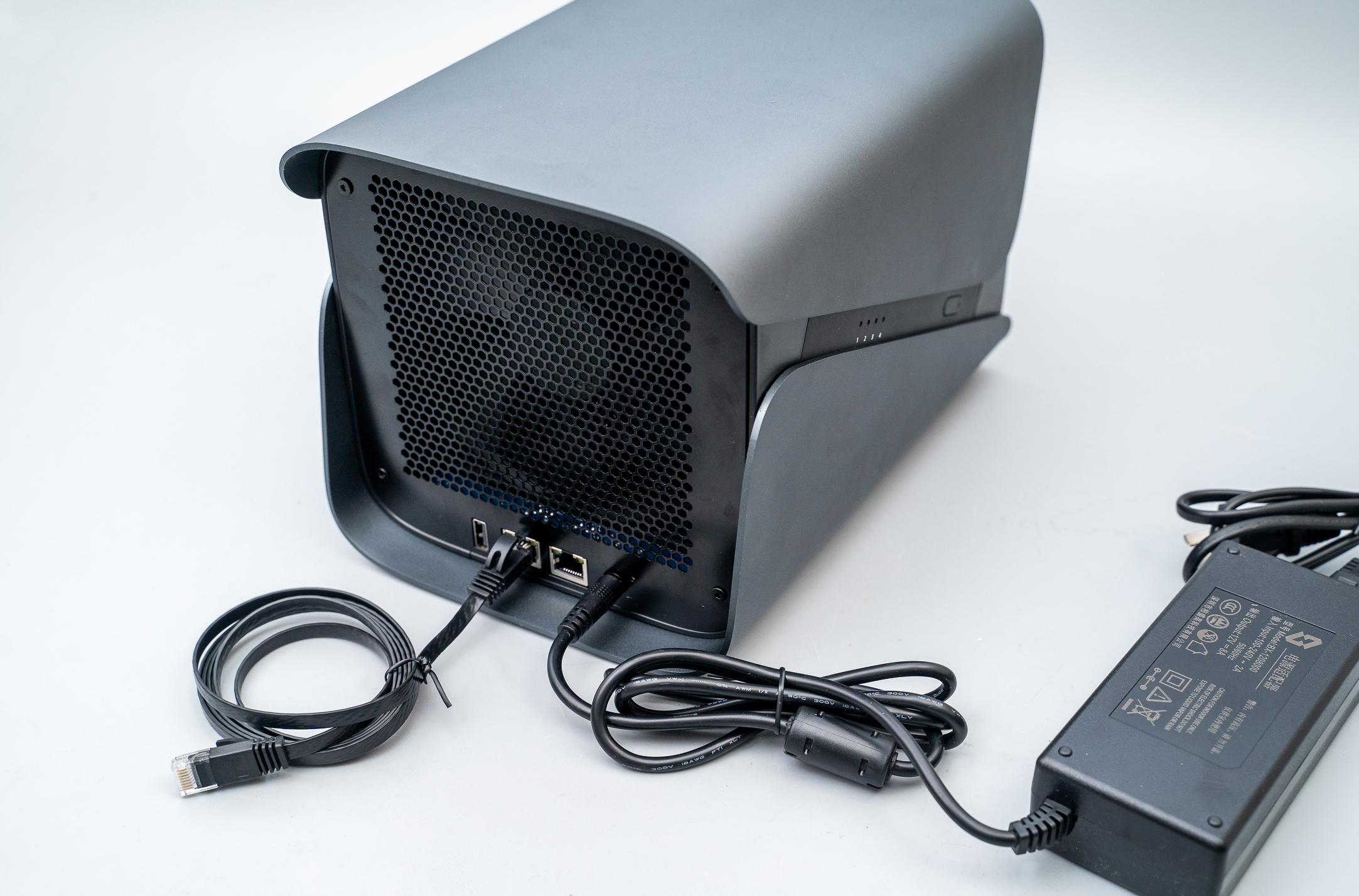 从小白走向专业：极空间新Z4开箱体验！Dcoker安装QB*载下**器教程