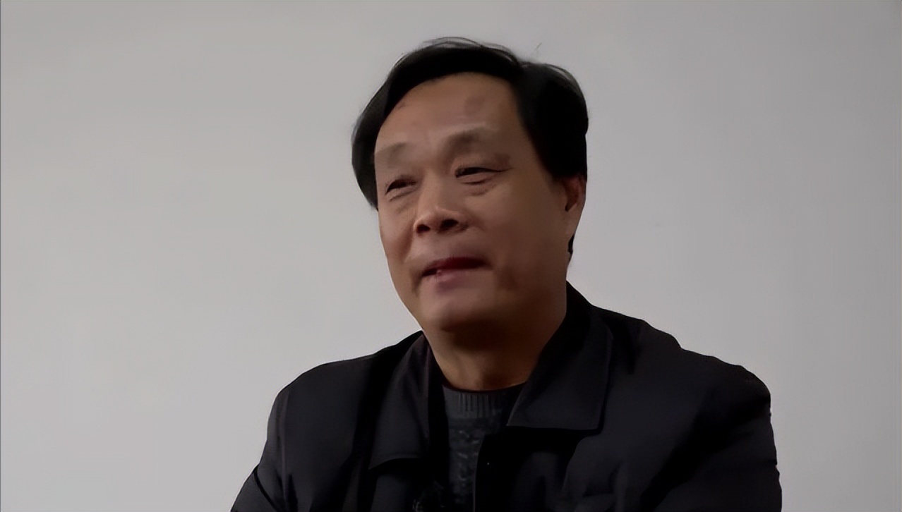 公务员辞职养蟑螂现在成亿万富翁,公务员辞职养蟑螂