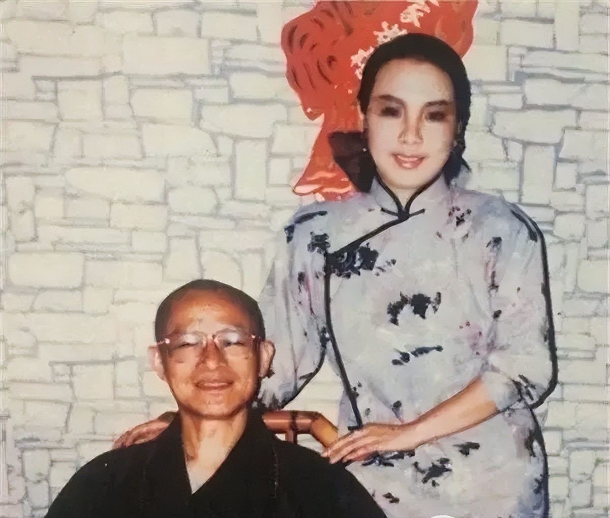 *星艳**出家当尼姑，称看小电影不如自己演，犀利点评林志玲是小黑枣