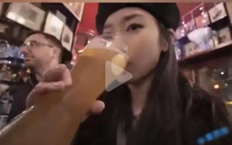 山东一大学再现“学伴”？女大学生高调炫耀，优越感从何而来？