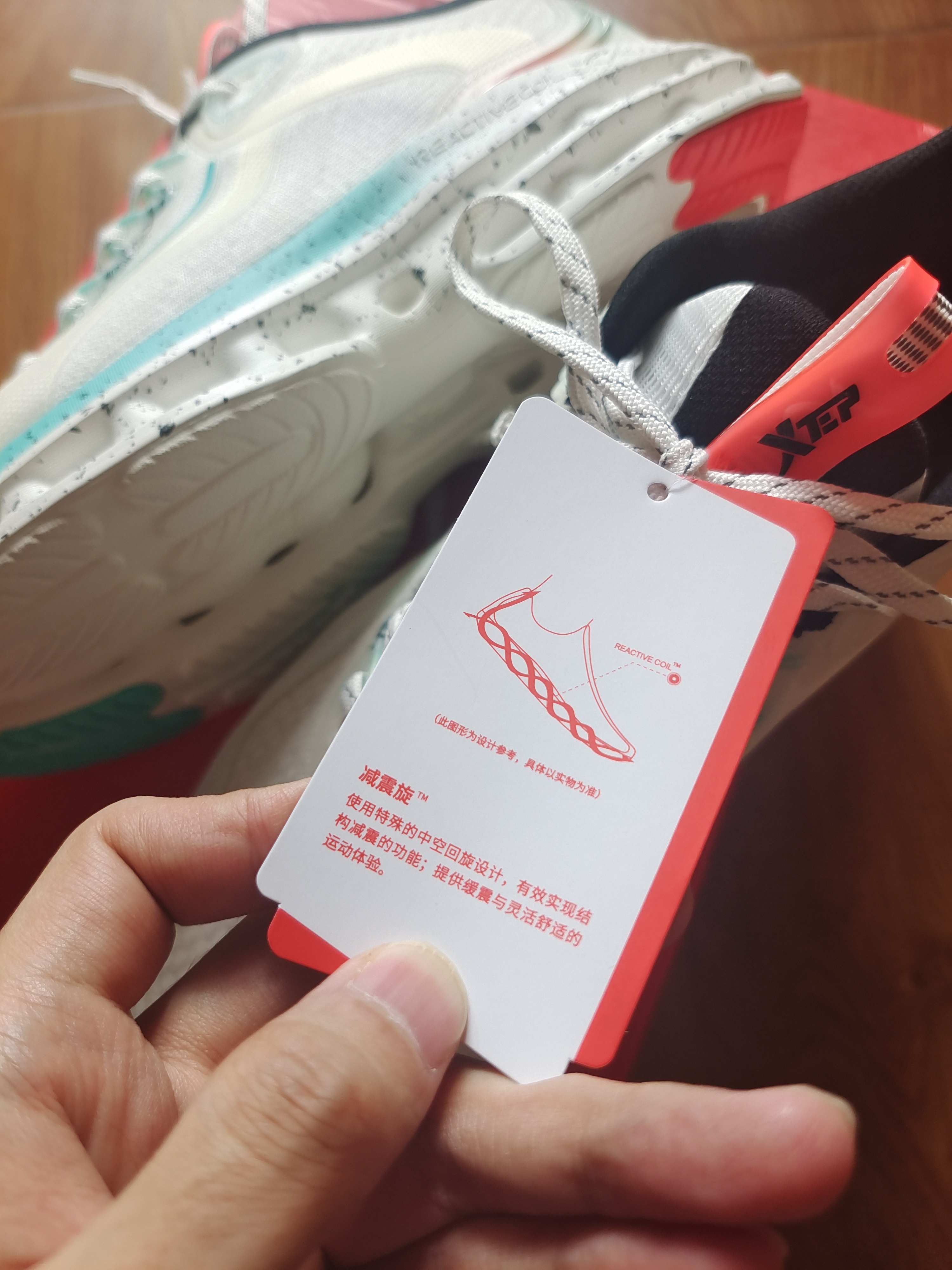 特步也崛起了！减震旋跑鞋来袭，9年结构缓震，成就夏日通勤佳品