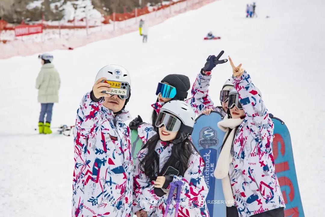 西安一年四季都能练滑雪的地方,西安哪个滑雪场适合嬉雪
