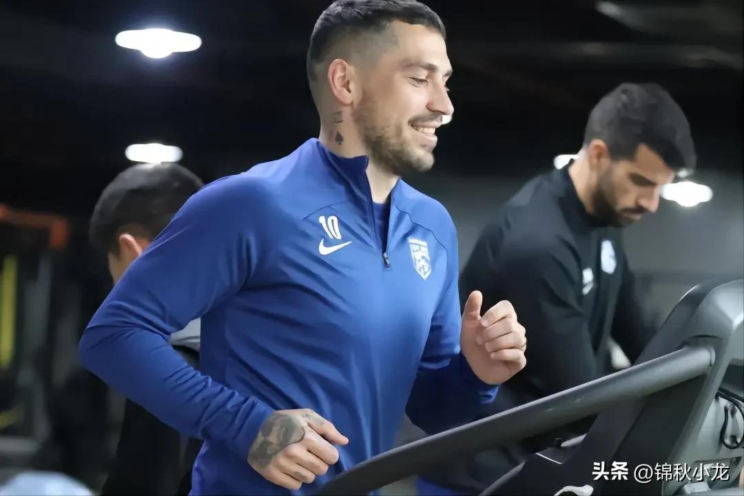 球员做对比吸引读者,不同球员的表现呈现出鲜明的对比