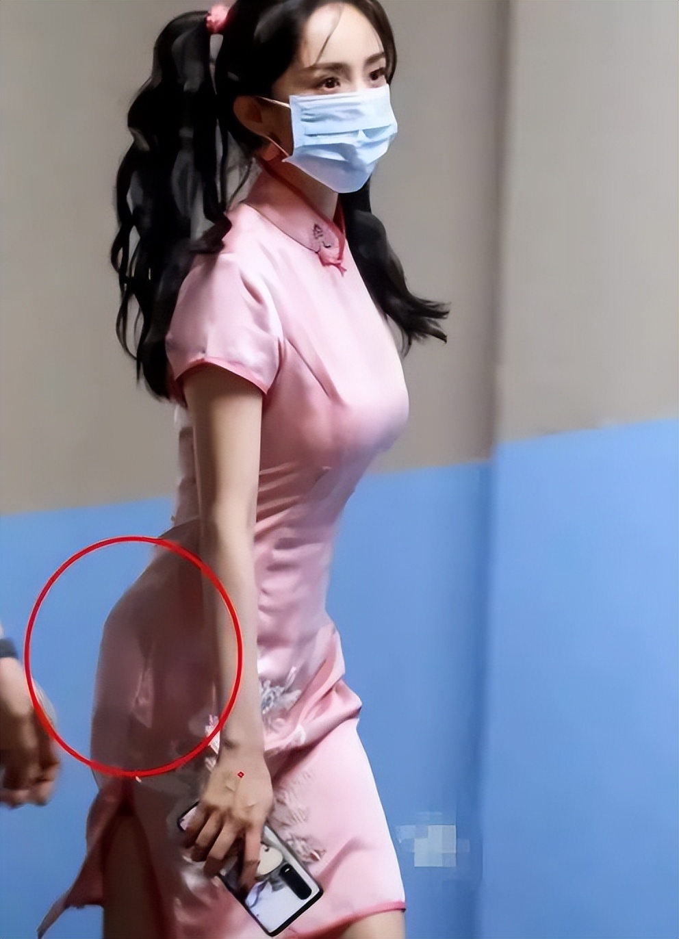 垫屁垫，烤瓷牙，戴美瞳：这些女明星的修修补补，看得人眼花缭乱