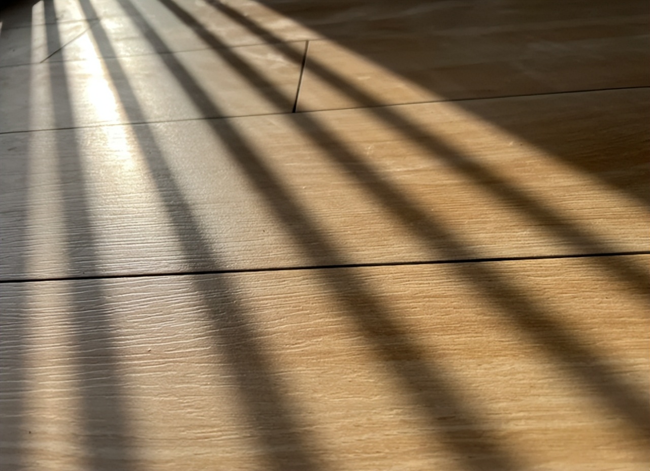 木纹砖费钱还是地砖费钱,现在装修为什么都用木纹砖