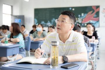 鐩涗笘鍗庤癁鐮ョ牶鍓嶈,鐩涗笘涓崕鐮ョ牶鍓嶈